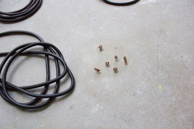 Ausstellungsansicht 2, mit einer Arbeit von Benjamin Stölzel